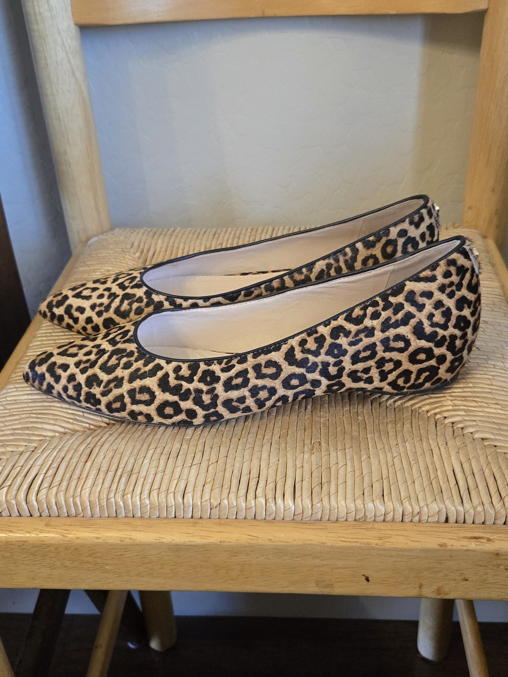 Cole Haan Leopard-Print Pointed-Toe Flats in Tan and Black. Sz 8 - Picture 5 of 5